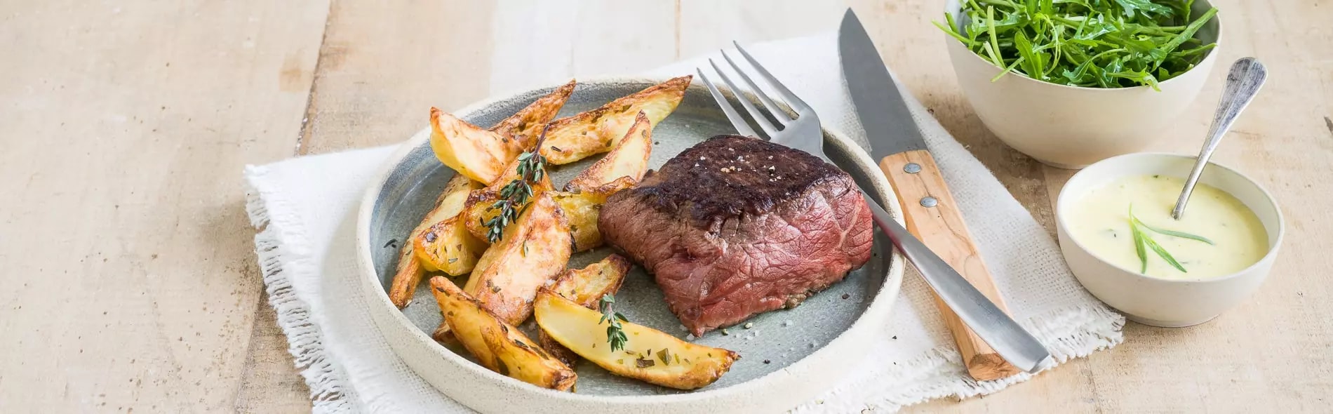 Pavé de bœuf, potatoes et sauce béarnaise