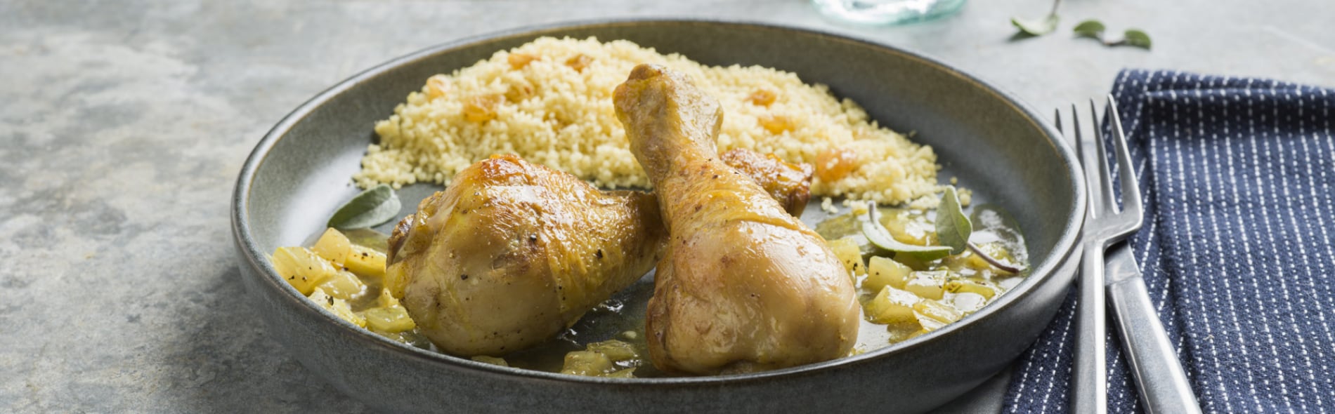 Pilons de poulet à l'orientale, semoule aux raisins